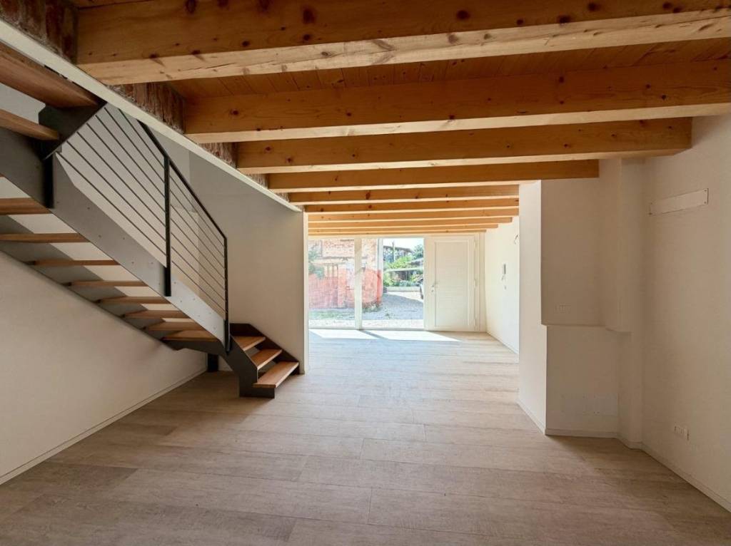 casa indipendente in vendita ad Isola Vicentina in zona Castelnovo