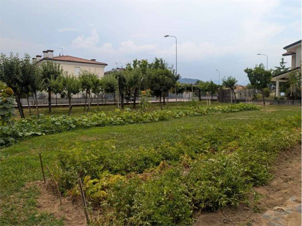 terreno edificabile in vendita ad Isola Vicentina in zona Castelnovo
