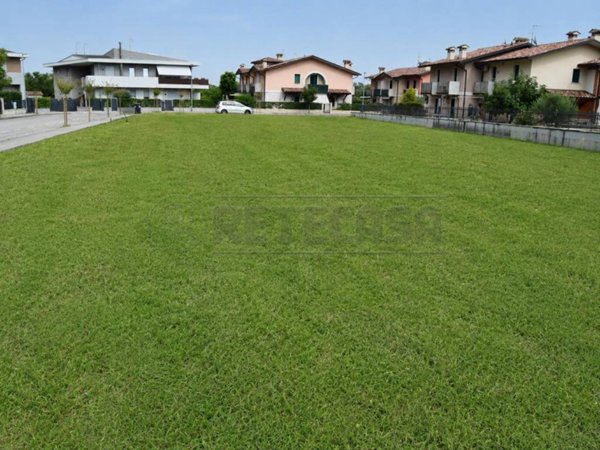 casa indipendente in vendita ad Isola Vicentina in zona Castelnovo