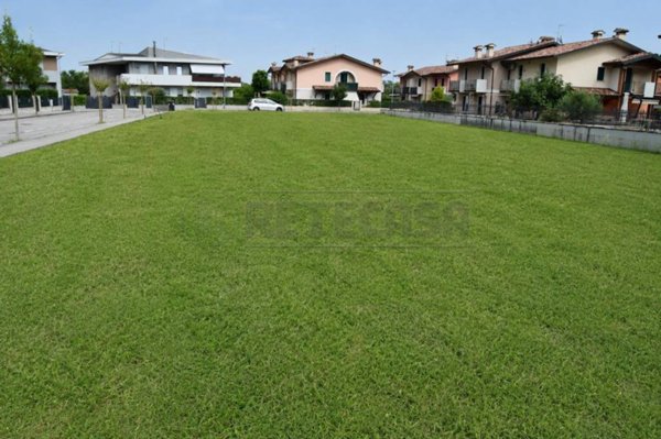 casa indipendente in vendita ad Isola Vicentina in zona Castelnovo