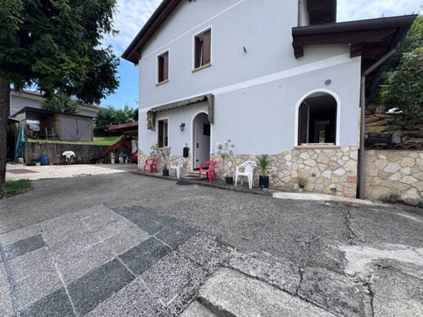 casa indipendente in vendita ad Isola Vicentina in zona Castelnovo