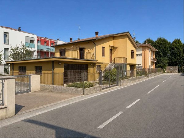 casa indipendente in vendita ad Isola Vicentina in zona Castelnovo