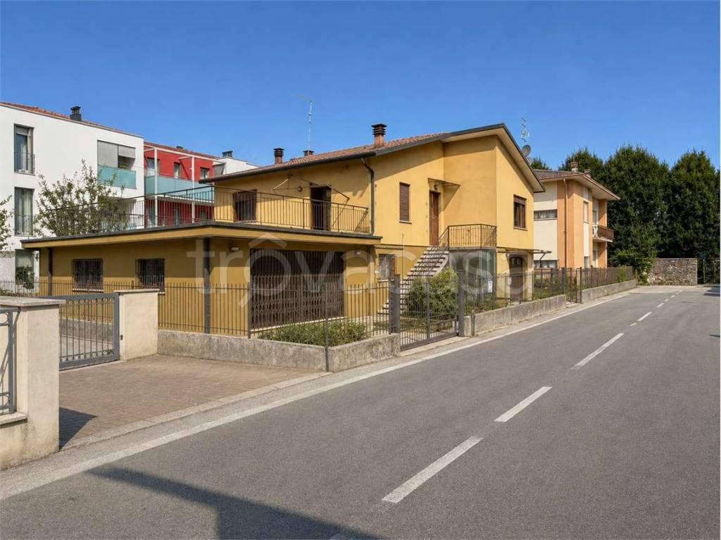 casa indipendente in vendita ad Isola Vicentina in zona Castelnovo