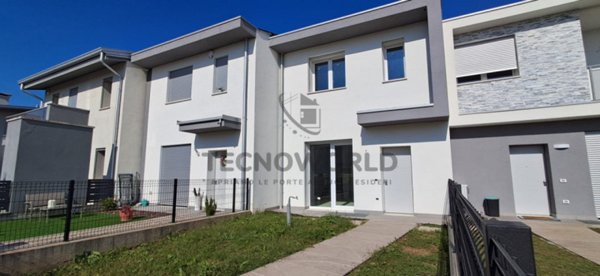 casa indipendente in vendita ad Isola Vicentina in zona Castelnovo