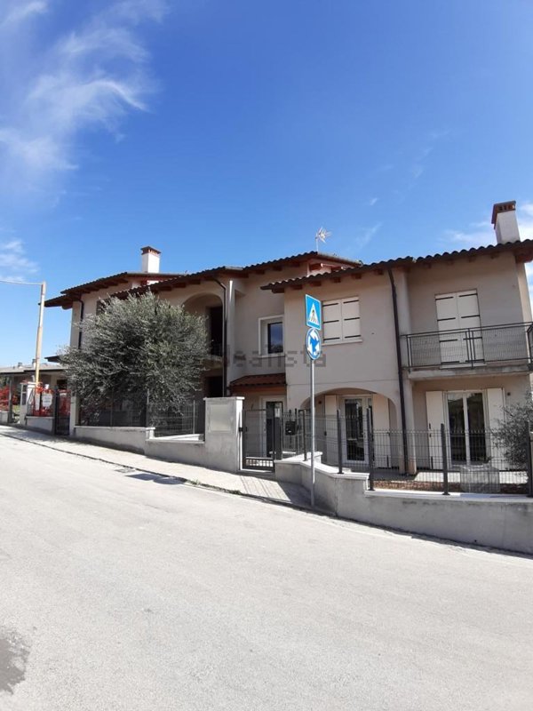 appartamento in vendita ad Isola Vicentina in zona Castelnovo