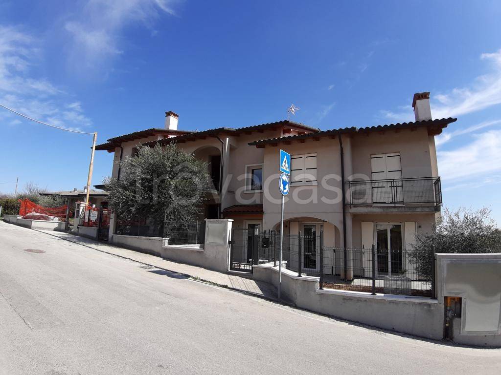 appartamento in vendita ad Isola Vicentina in zona Castelnovo