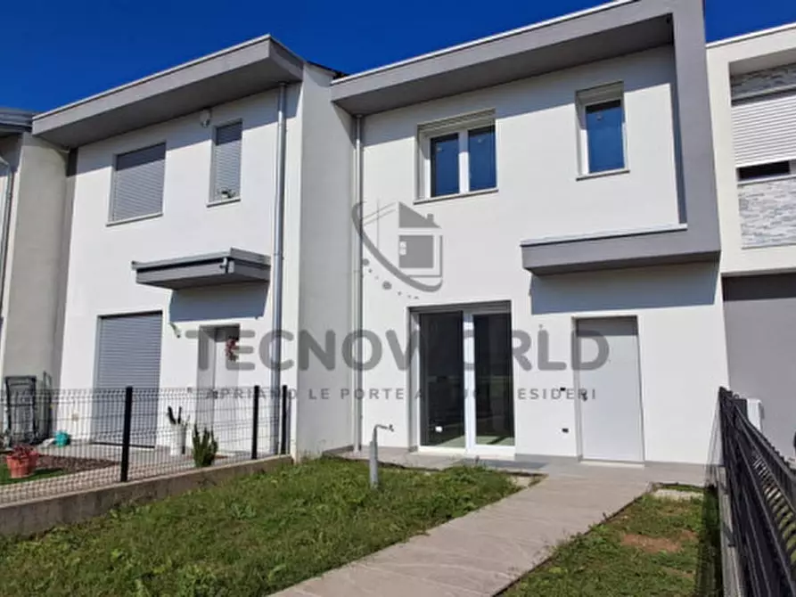 casa indipendente in vendita ad Isola Vicentina in zona Castelnovo