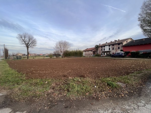 terreno edificabile in vendita ad Isola Vicentina in zona Castelnovo