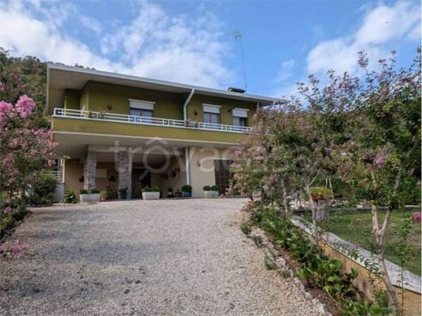 casa indipendente in vendita ad Isola Vicentina in zona Castelnovo