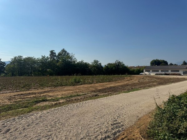 terreno in vendita ad Isola Vicentina in zona Castelnovo