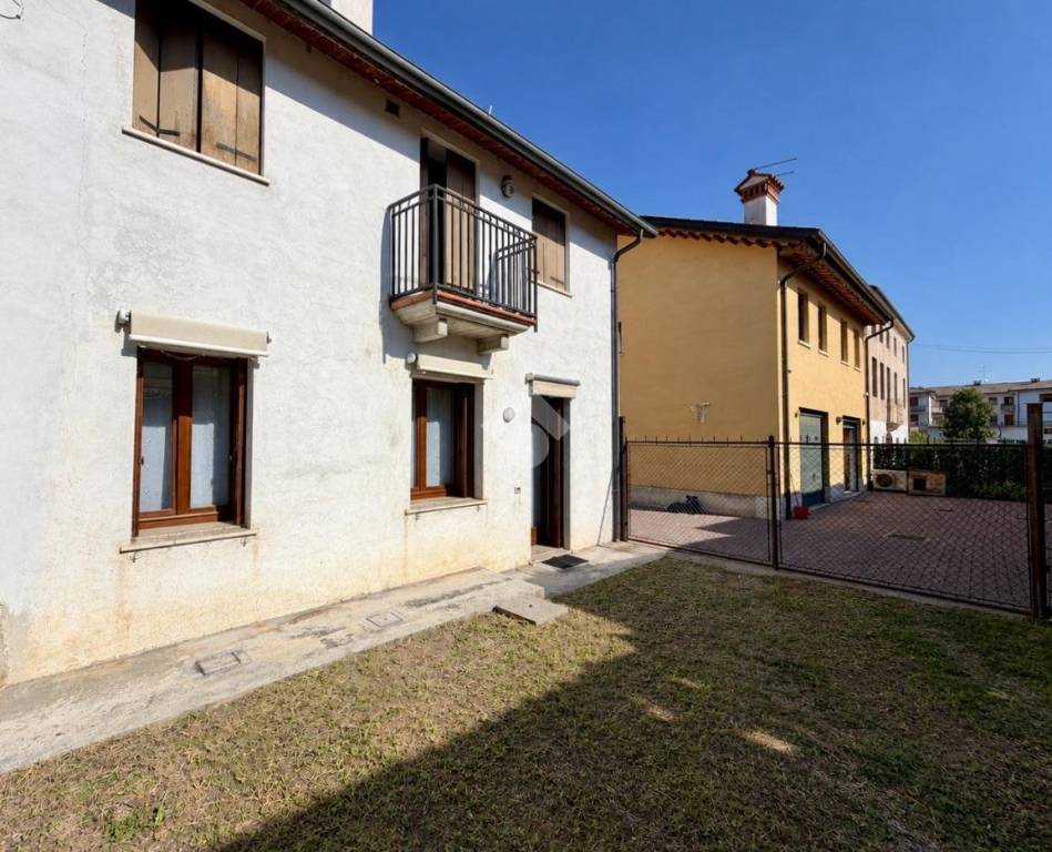 appartamento in vendita ad Isola Vicentina in zona Castelnovo