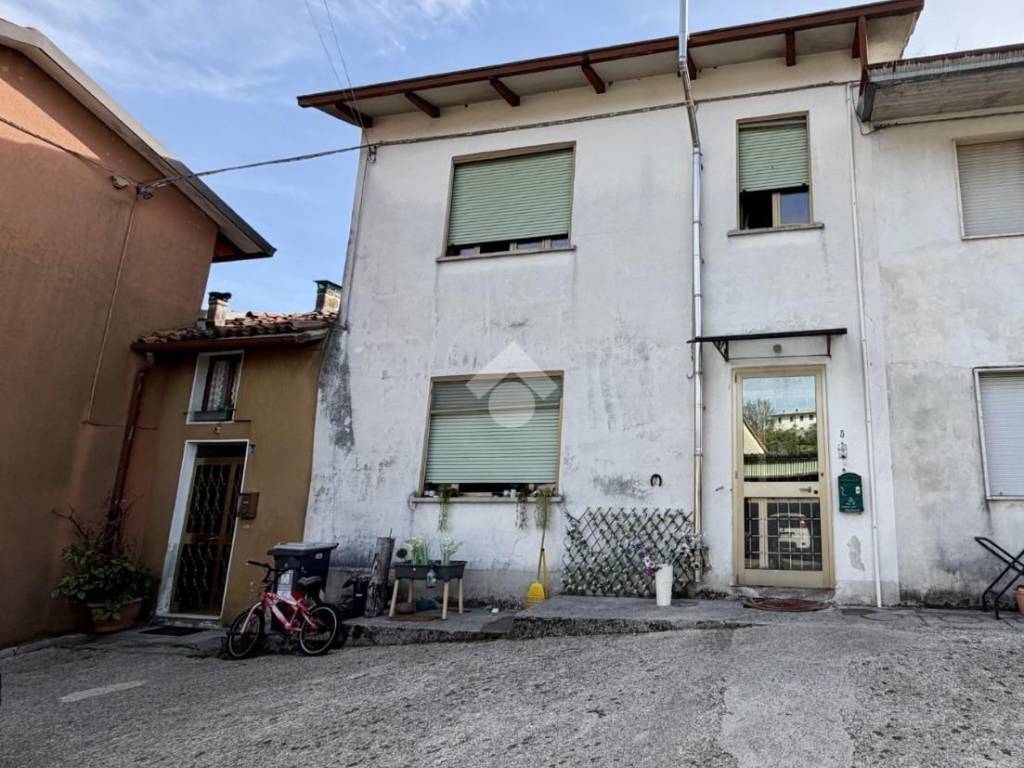 casa indipendente in vendita ad Isola Vicentina in zona Torreselle