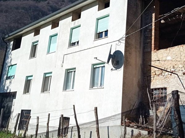 casa indipendente in vendita a Laghi