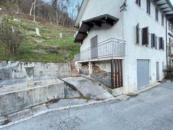 quadrivano in vendita a Laghi