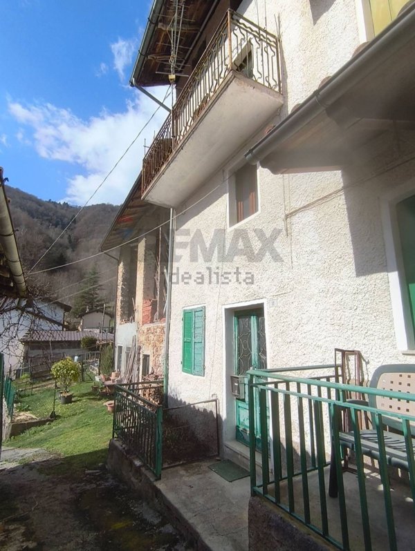 casa indipendente in vendita a Laghi