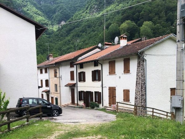 casa indipendente in vendita a Laghi