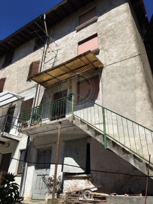 casa indipendente in vendita a Laghi
