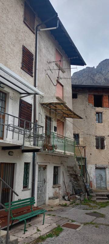 casa indipendente in vendita a Laghi