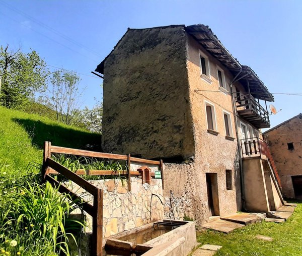 casale in vendita a Laghi