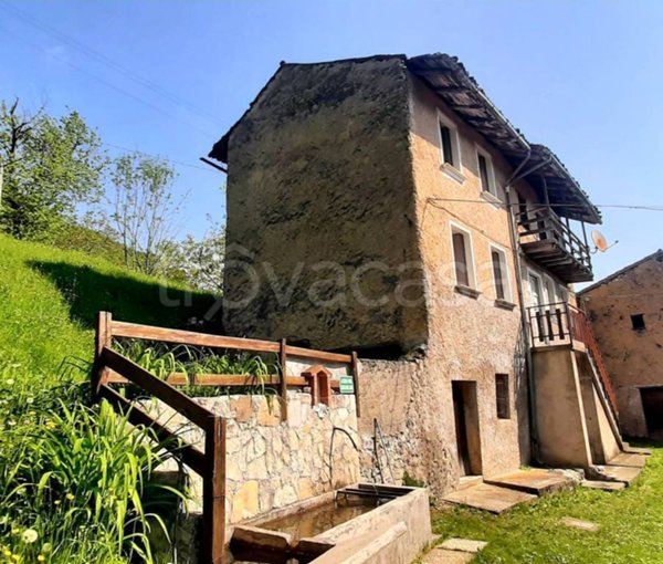 casa indipendente in vendita a Laghi
