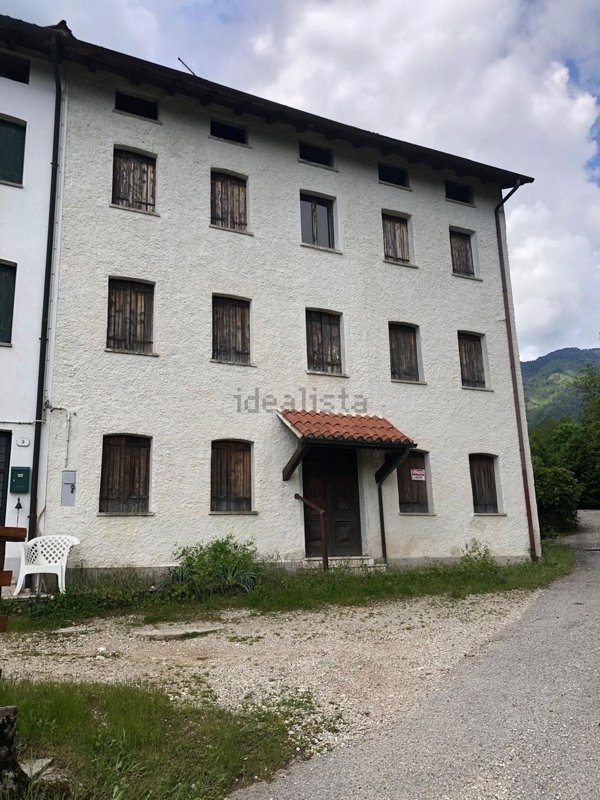 casa indipendente in vendita a Laghi