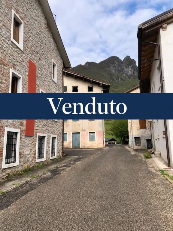casa indipendente in vendita a Laghi