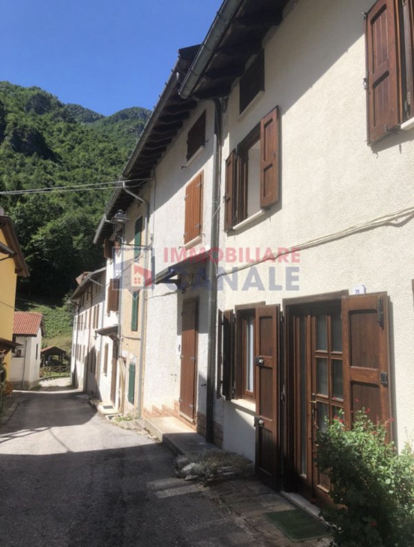 casa indipendente in vendita a Laghi
