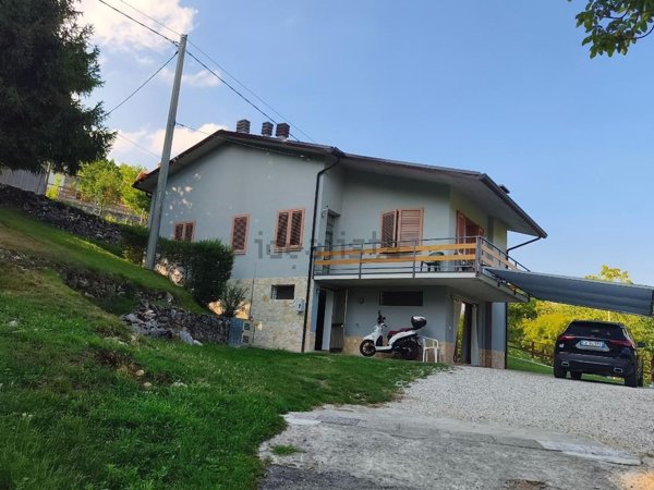 casa indipendente in vendita a Laghi