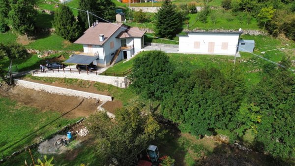 casa indipendente in vendita a Laghi