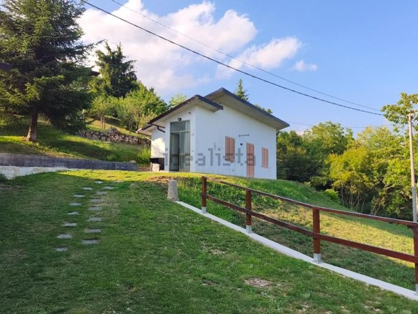 casa indipendente in vendita a Laghi