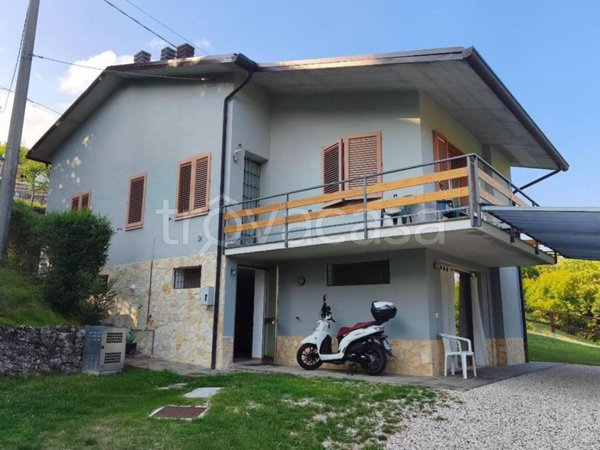 casa indipendente in vendita a Laghi