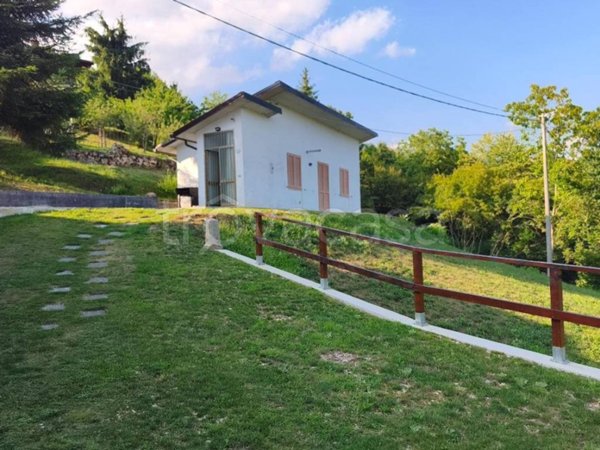 casa indipendente in vendita a Laghi