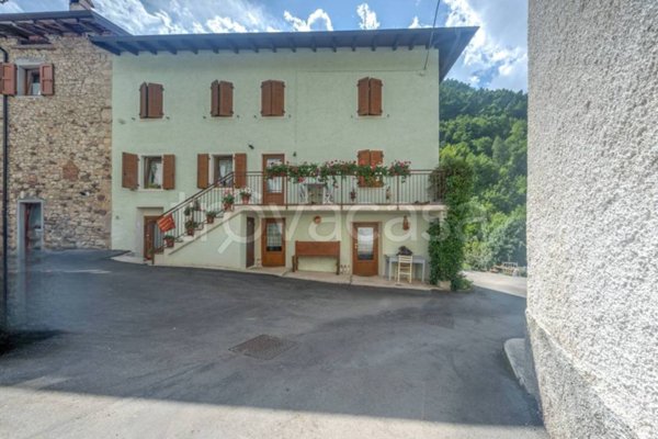 casa indipendente in vendita a Lastebasse