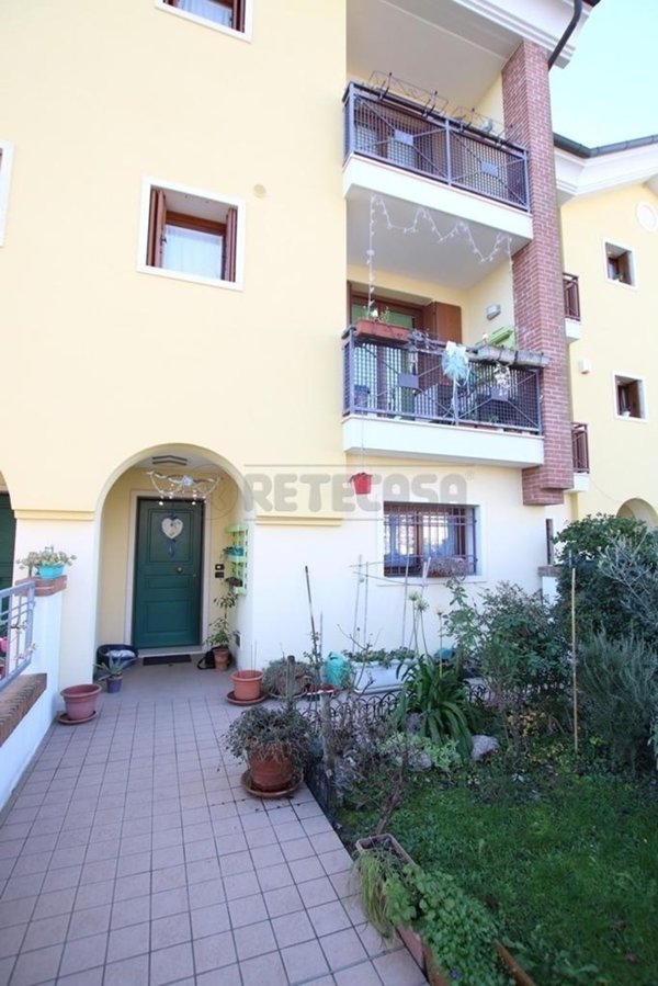 casa indipendente in vendita a Longare