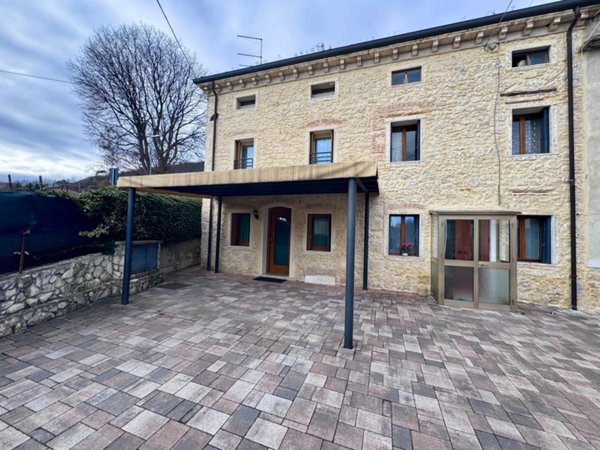casa indipendente in vendita a Longare