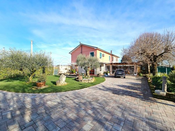 casa indipendente in vendita a Longare in zona Lumignano