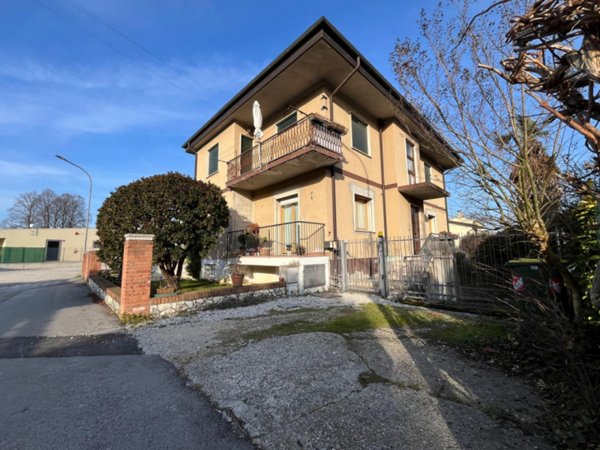 casa indipendente in vendita a Longare