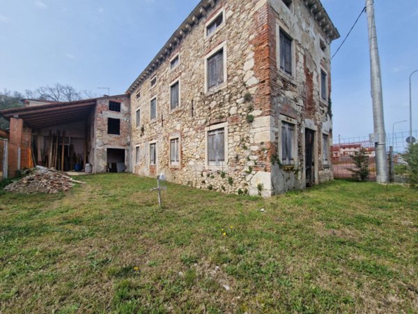 casa indipendente in vendita a Longare