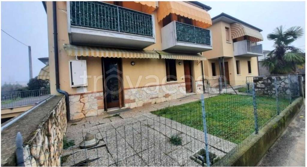 appartamento in vendita a Longare in zona Costozza