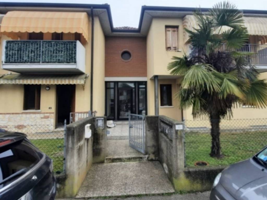 appartamento in vendita a Longare in zona Costozza