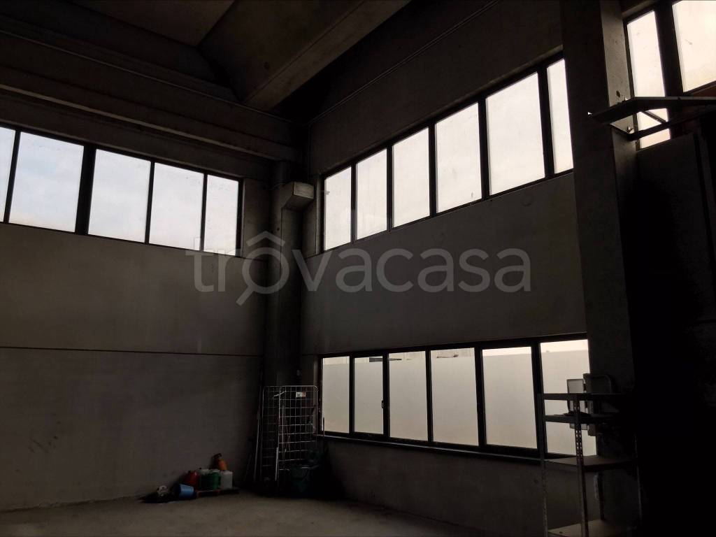 capannone in vendita a Lonigo