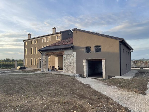 appartamento in vendita a Lonigo in zona Almisano