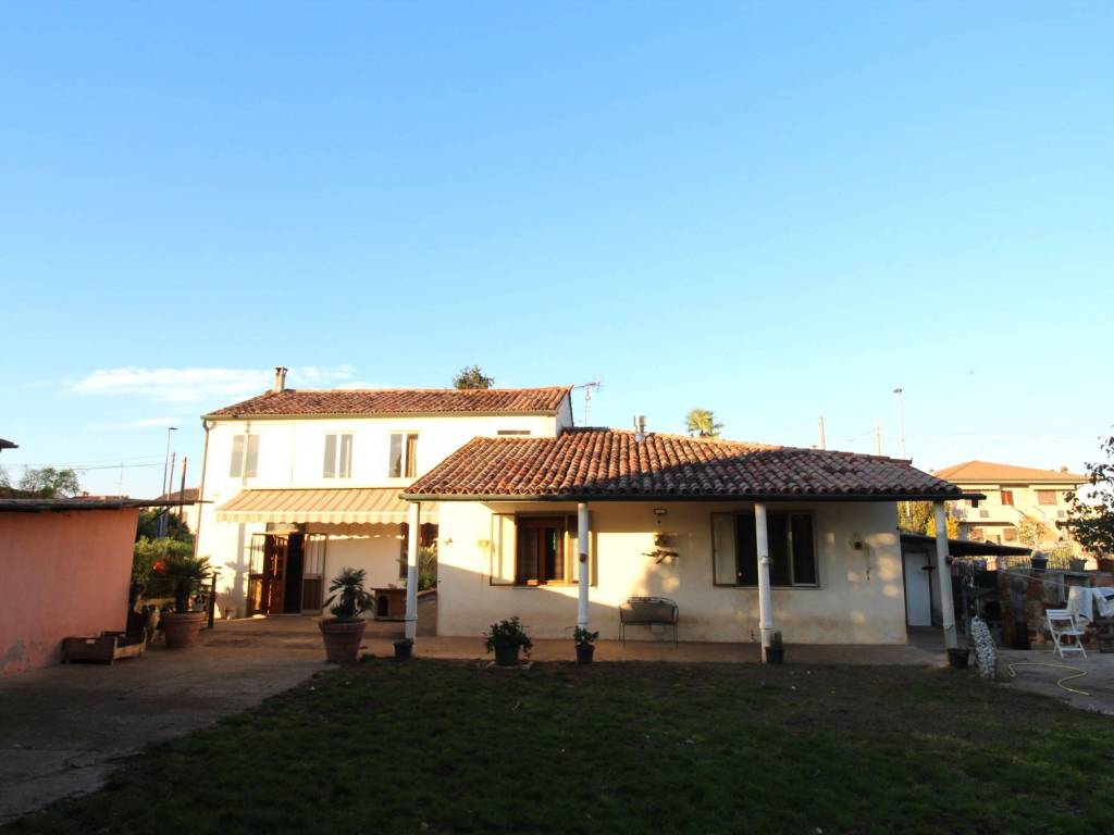 casa indipendente in vendita a Lonigo in zona Bagnolo