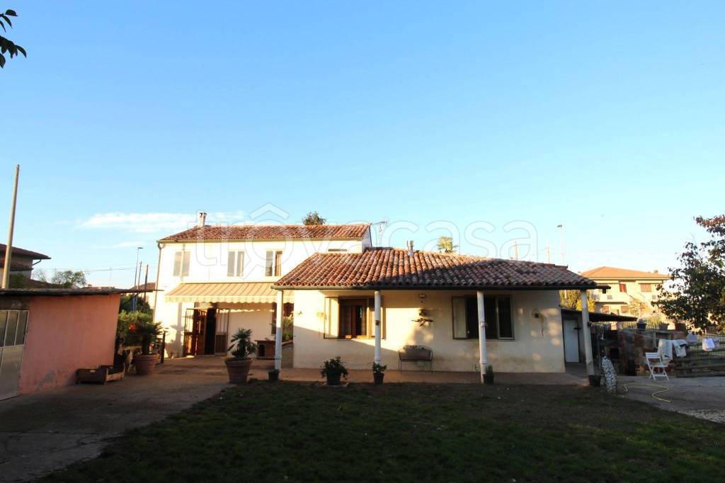 casa indipendente in vendita a Lonigo in zona Bagnolo
