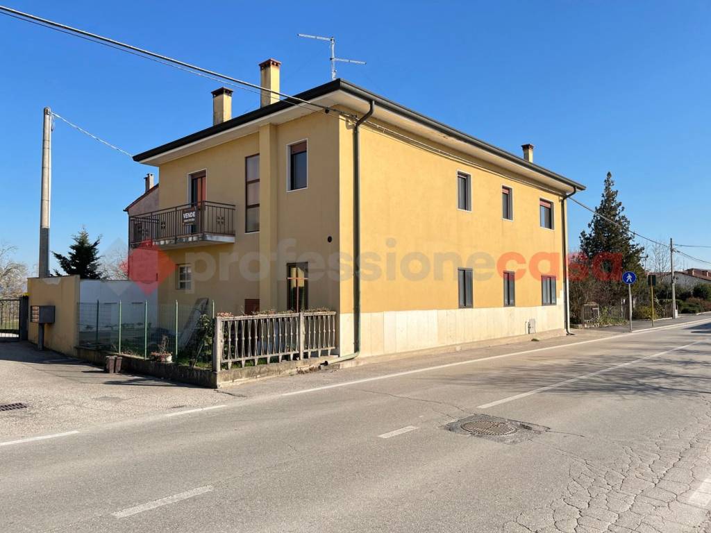 casa indipendente in vendita a Lonigo in zona Madonna