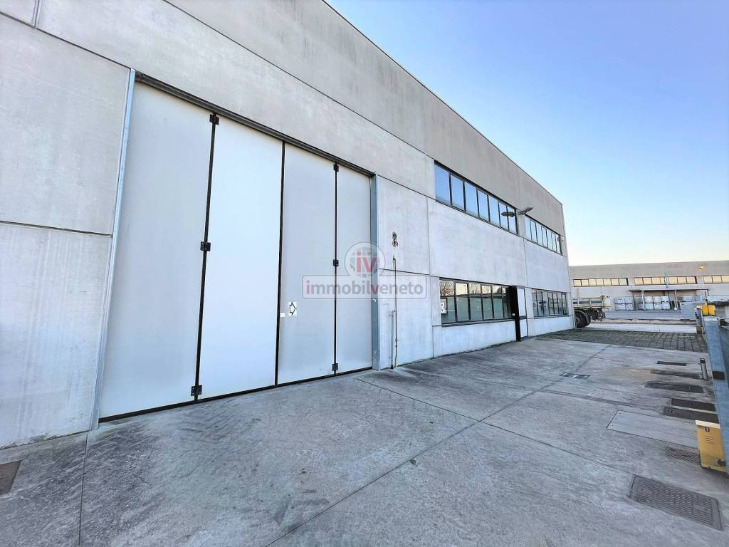 locale commerciale in vendita a Lonigo