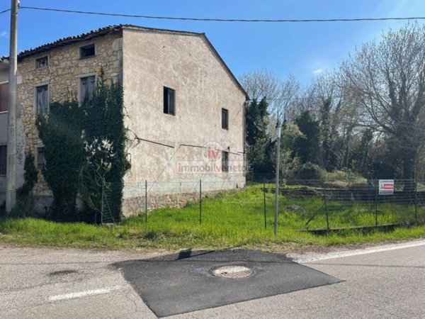 casa indipendente in vendita a Lonigo in zona Almisano