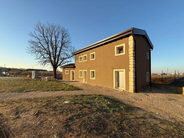 casa indipendente in vendita a Lonigo in zona Almisano