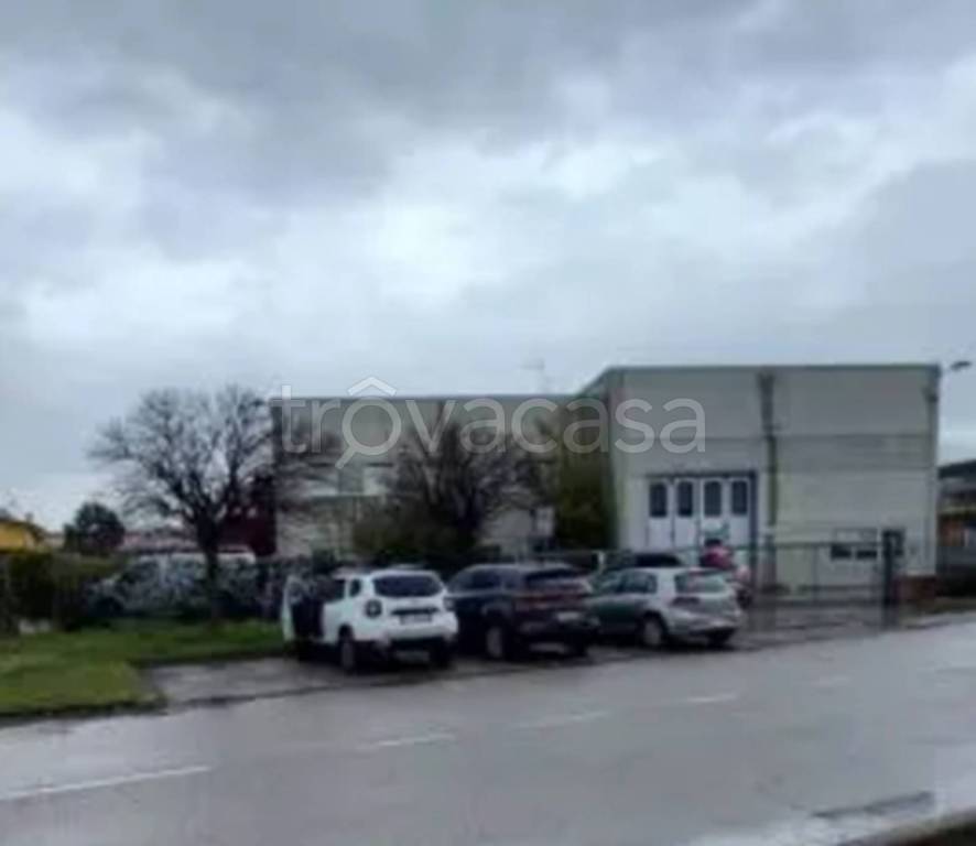 locale commerciale in vendita a Lonigo