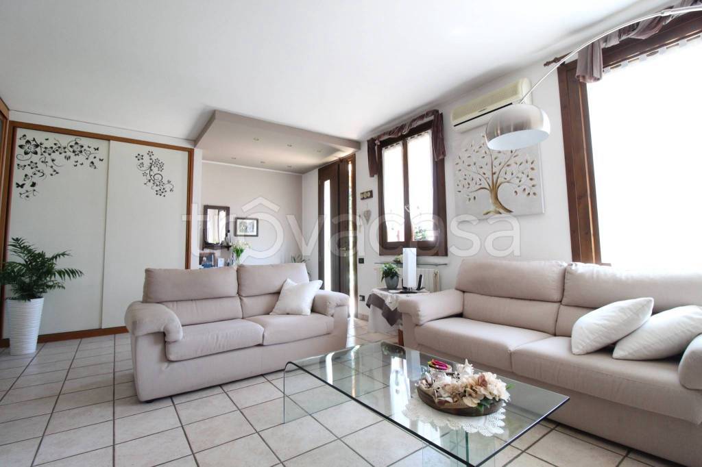 casa indipendente in vendita a Lonigo